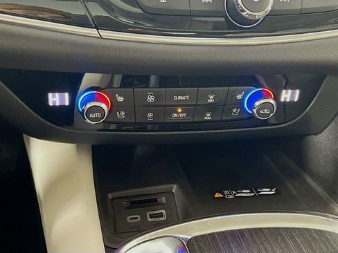 Used 2022 Buick Enclave Avenir image 15