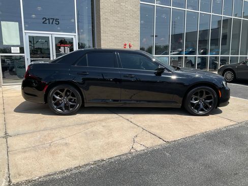 Used 2023 Chrysler 300 Touring w/ Sport Appearance Package RWD image 4