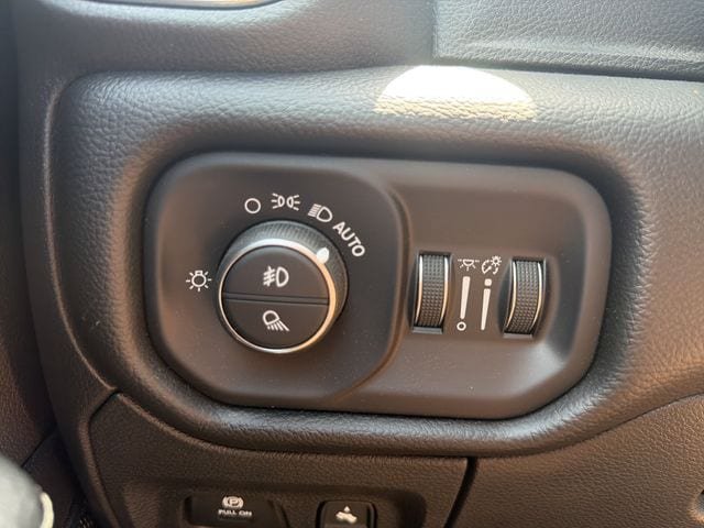 Used 2026 RAM 1500 Laramie AWD/4WD image 34