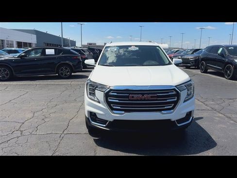 Certified 2024 GMC Terrain SLT AWD/4WD image 3