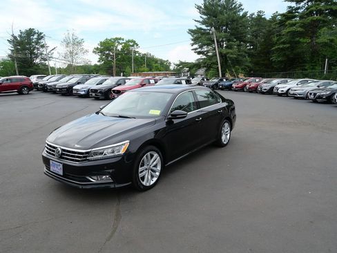 Used 2018 Volkswagen Passat 2.0T SE FWD image 1