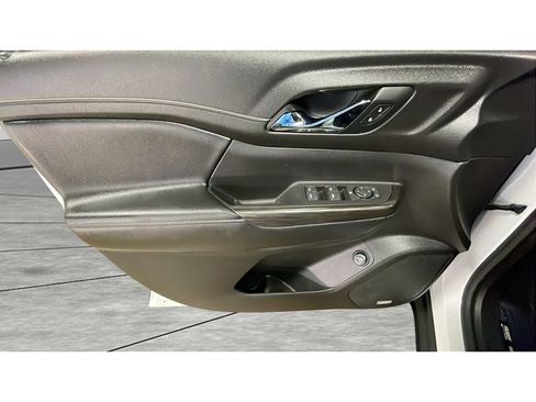 Used 2020 GMC Acadia SLT AWD/4WD image 10
