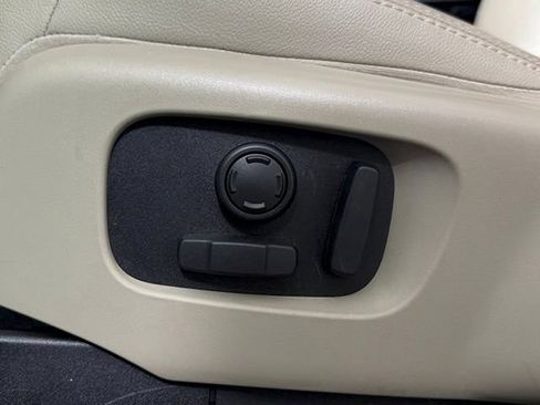 Used 2018 Land Rover Discovery HSE AWD/4WD image 32