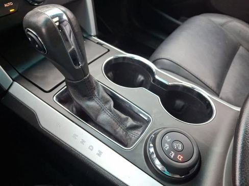 Used 2015 Ford Explorer XLT w/ Equipment Group 202A image 18