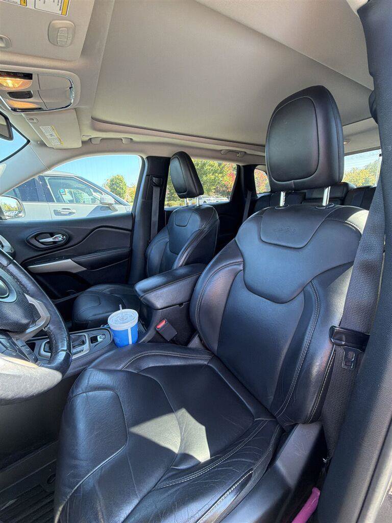 Used 2018 Jeep Cherokee Limited AWD/4WD image 7