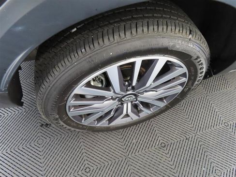 Used 2024 Nissan Kicks SV FWD image 9
