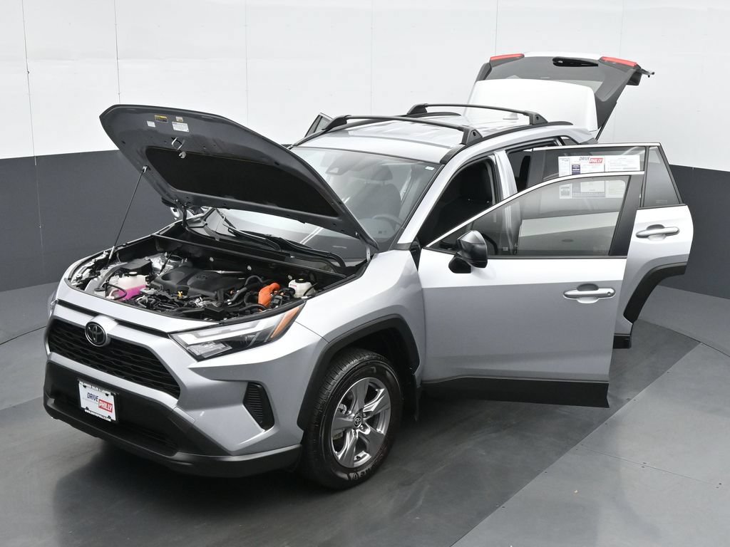 Used 2025 Toyota RAV4 LE AWD/4WD image 39