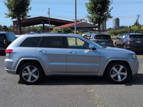 Used 2016 Jeep Grand Cherokee Overland AWD/4WD image 6