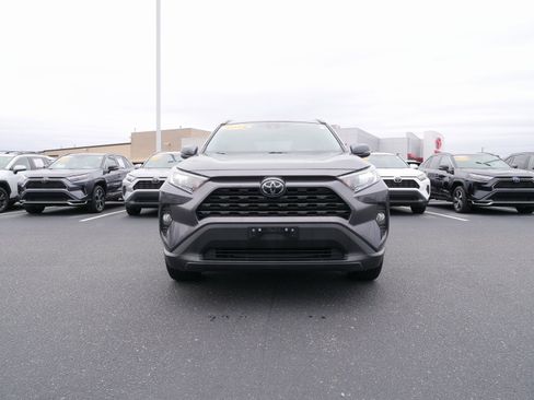 Used 2019 Toyota RAV4 XLE Premium image 9
