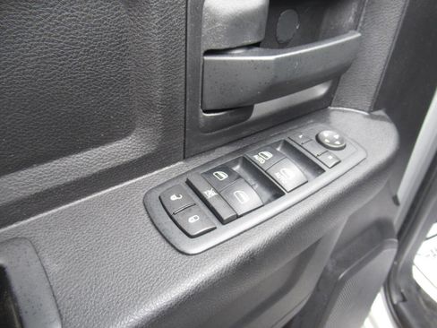 Used 2016 RAM 2500 Tradesman w/ Chrome Appearance Group image 15