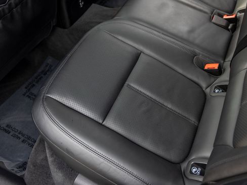 Certified 2023 Porsche Macan image 40