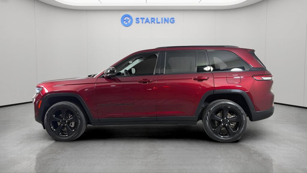 Used 2023 Jeep Grand Cherokee Limited w/ Black Appearance Package RWD image 3