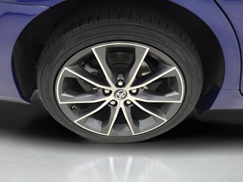 Used 2015 Toyota Camry XSE w/ Advanced Technology Package FWD image 9