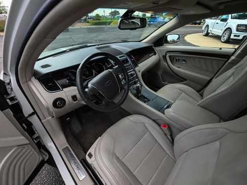 Used 2010 Ford Taurus Limited FWD image 17