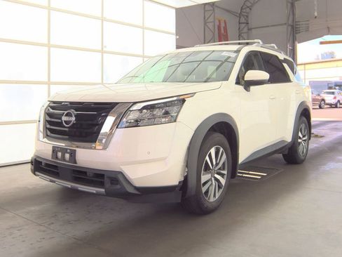 Used 2024 Nissan Pathfinder SL AWD/4WD image 1