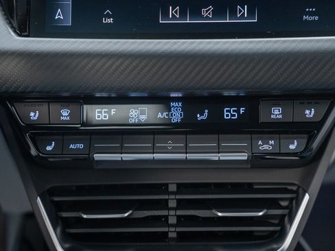 Used 2024 Audi RS e-tron GT Base image 28