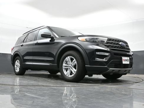 Used 2020 Ford Explorer XLT w/ Equipment Group 202A AWD/4WD image 40