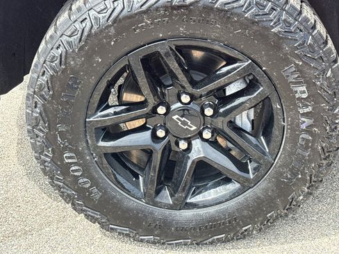 Used 2025 Chevrolet Silverado 1500 Custom Trail Boss AWD/4WD image 11