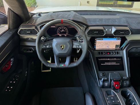 Used 2023 Lamborghini Urus Performante image 41