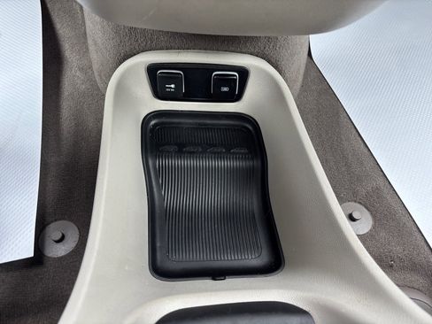 Used 2019 Chrysler Pacifica Touring-L FWD image 40