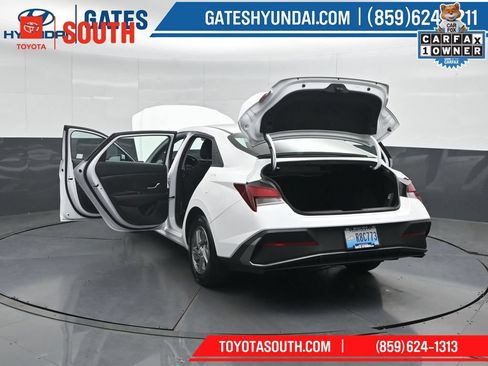Used 2025 Hyundai Elantra SE FWD image 53