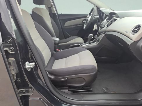 Used 2013 Chevrolet Cruze LS FWD image 3