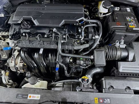 Certified 2025 Hyundai Elantra Limited image 36