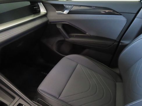 New 2026 Volkswagen Tiguan SE R-Line image 21