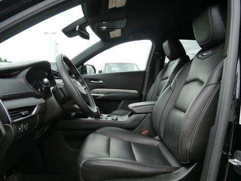 Used 2020 Cadillac XT4 Premium Luxury AWD/4WD image 13