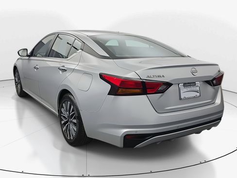 Used 2024 Nissan Altima 2.5 SV image 5