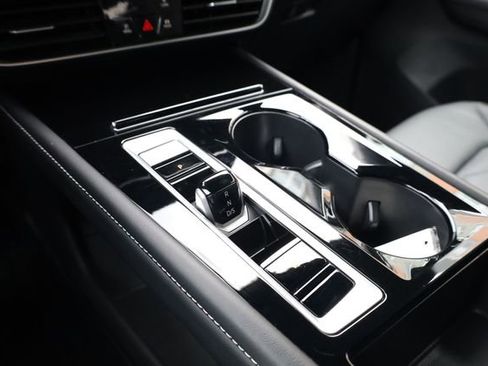 Used 2025 Volkswagen Atlas Cross Sport SE image 21