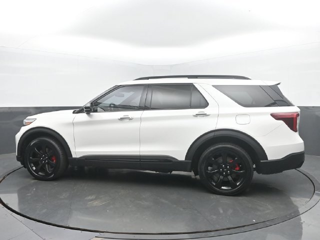 Used 2023 Ford Explorer ST w/ Technology Package AWD/4WD image 3