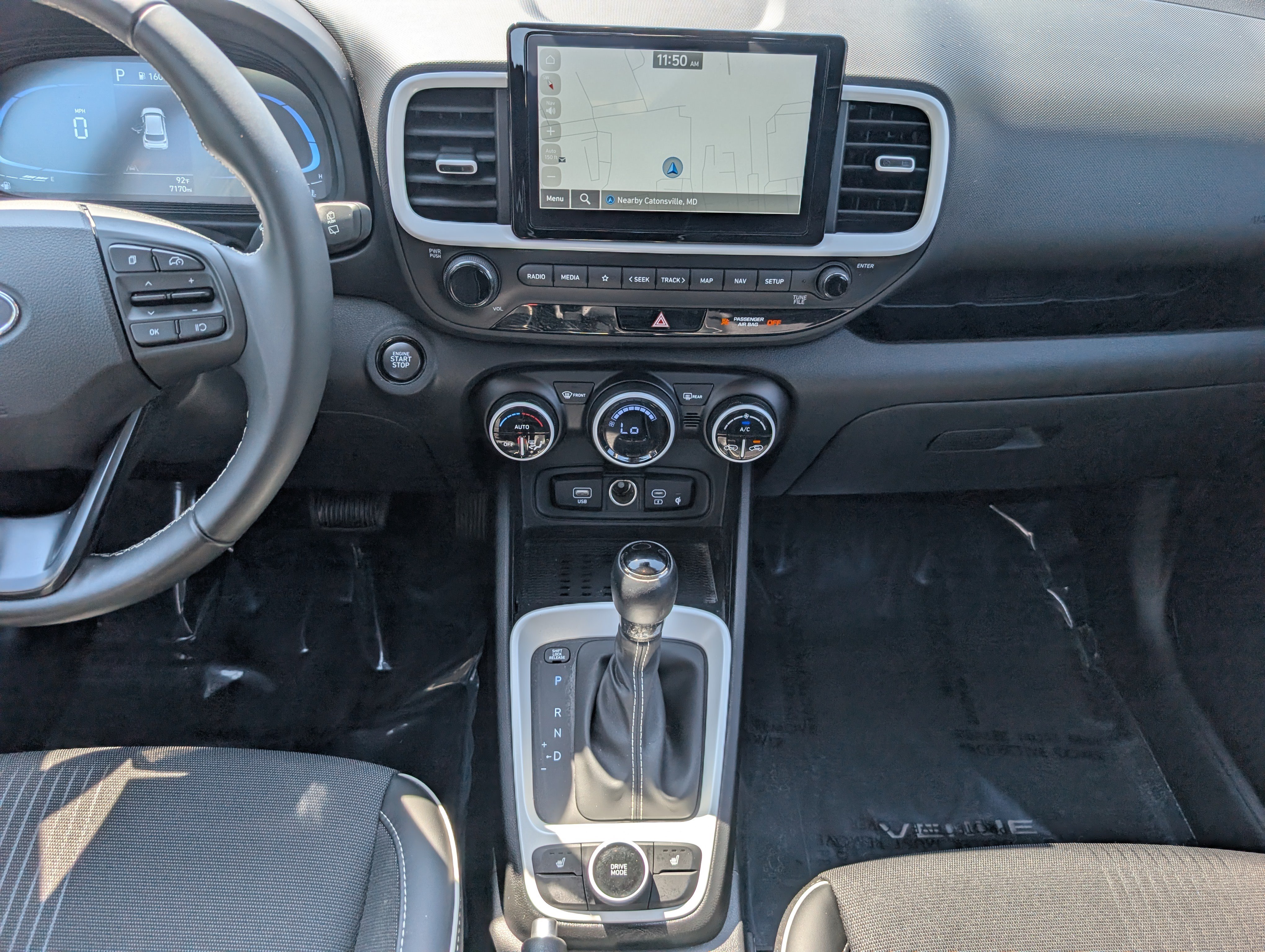 Used 2025 Hyundai Venue Limited FWD image 17