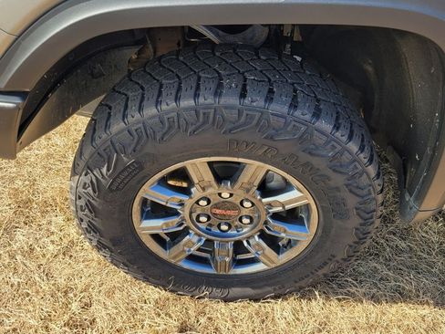 Used 2024 GMC Sierra 1500 AT4X AWD/4WD image 17