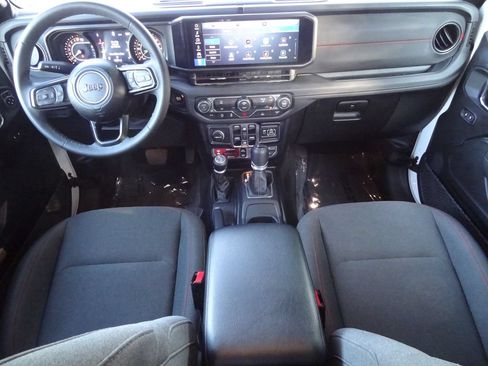 Used 2026 Jeep Gladiator Rubicon AWD/4WD image 16