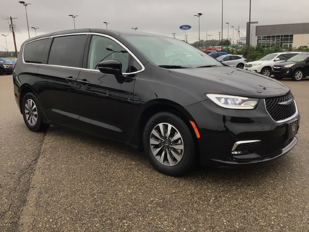 Used 2024 Chrysler Pacifica Limited FWD image 8