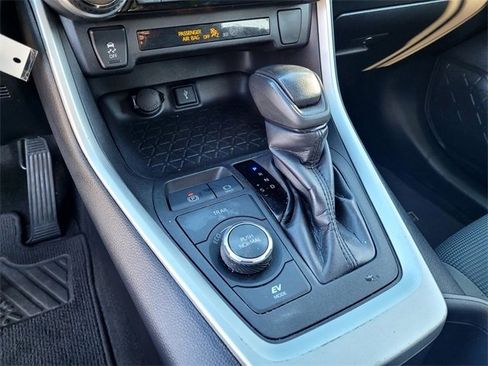 Certified 2022 Toyota RAV4 LE image 18