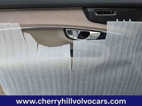 New 2026 Volvo XC90 B6 Plus w/ Protection Package Premier image 9