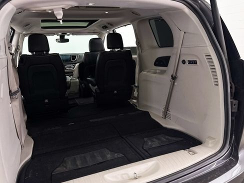 Used 2019 Chrysler Pacifica Limited FWD image 24