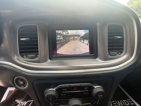 Used 2019 Dodge Charger SXT RWD image 17
