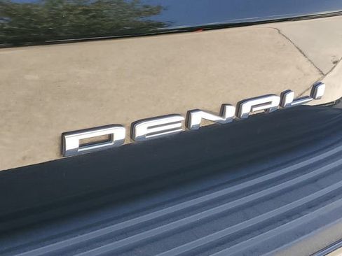 Used 2023 GMC Yukon XL Denali AWD/4WD image 8