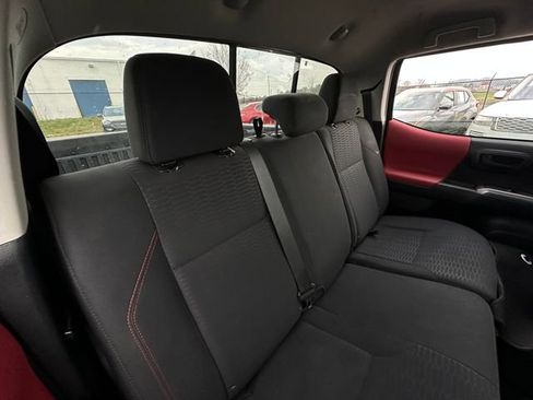 Used 2018 Toyota Tacoma SR5 image 33