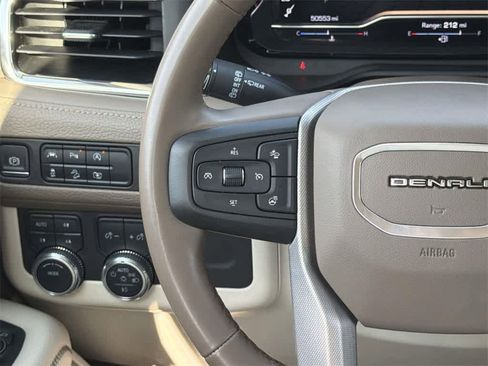 Used 2023 GMC Yukon XL Denali image 14