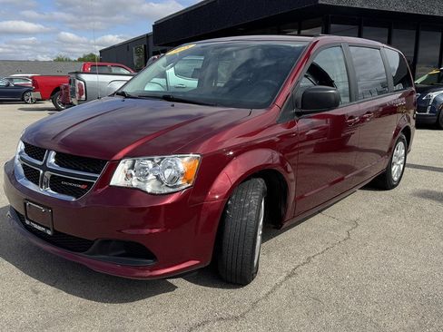 Used 2018 Dodge Grand Caravan SE w/ UConnect Hands-Free Group FWD image 4