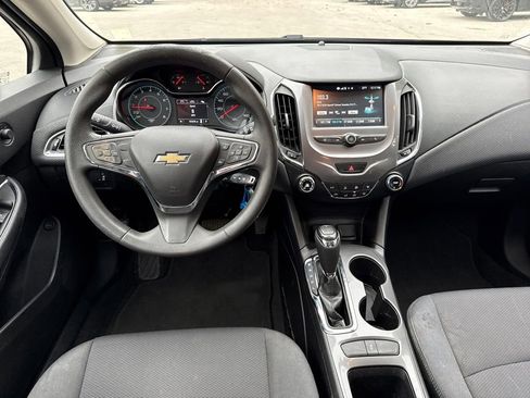 Used 2018 Chevrolet Cruze LT image 19