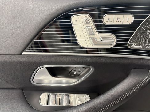 Used 2024 Mercedes-Benz GLS 450 4MATIC image 6