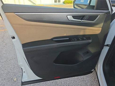 Used 2025 Volkswagen Atlas Cross Sport SE w/ Panoramic Sunroof Package image 13