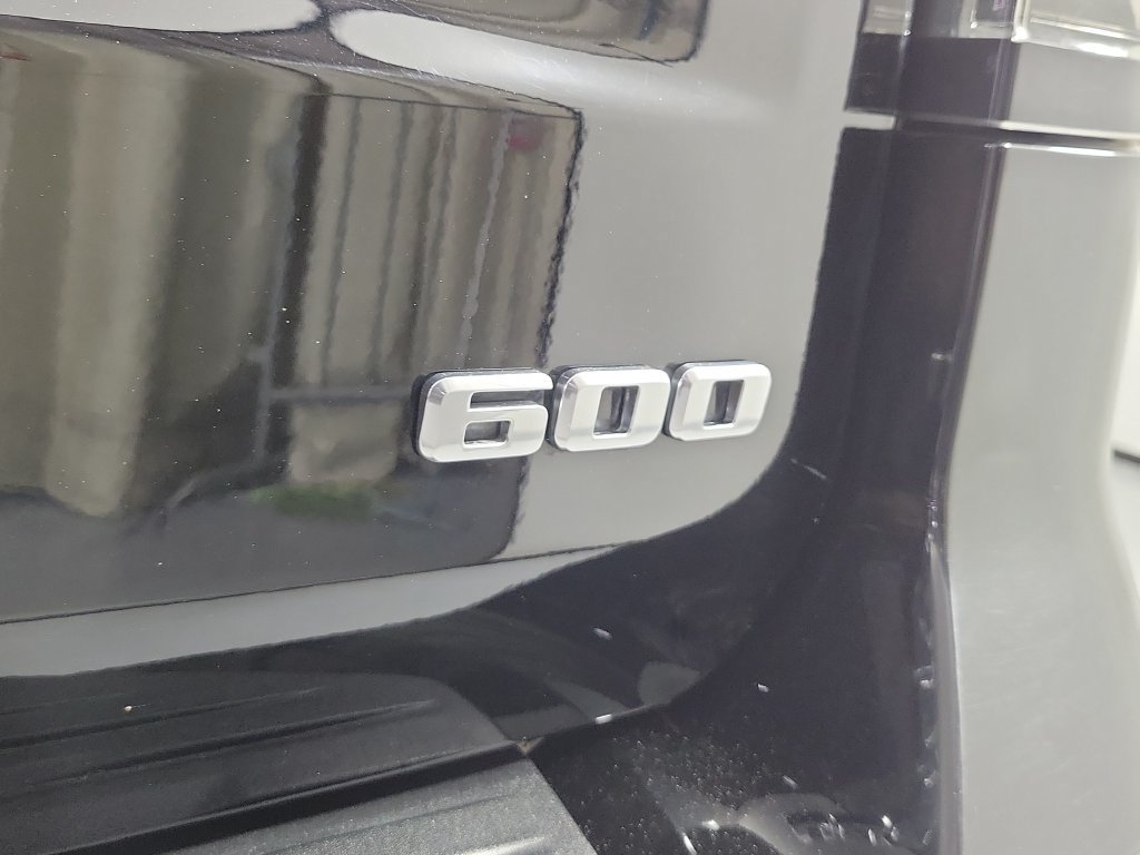 Used 2023 Cadillac Escalade ESV Premium Luxury w/ Performance Package RWD image 5
