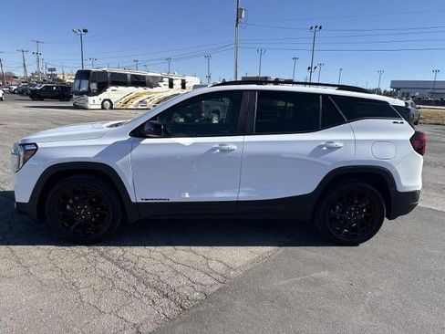 Used 2023 GMC Terrain SLE w/ Driver Convenience Package FWD image 10