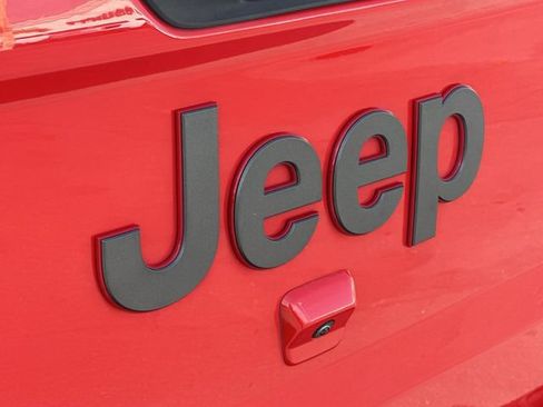 Used 2022 Jeep Gladiator Rubicon w/ Trailer Tow Package AWD/4WD image 32